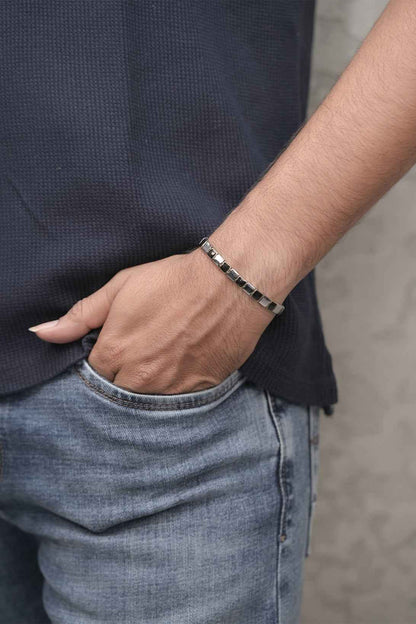 Sterling Silver and Black Onyx Stretch Bracelet