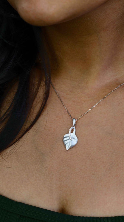 Silver Serenity Leaf Pendant Set