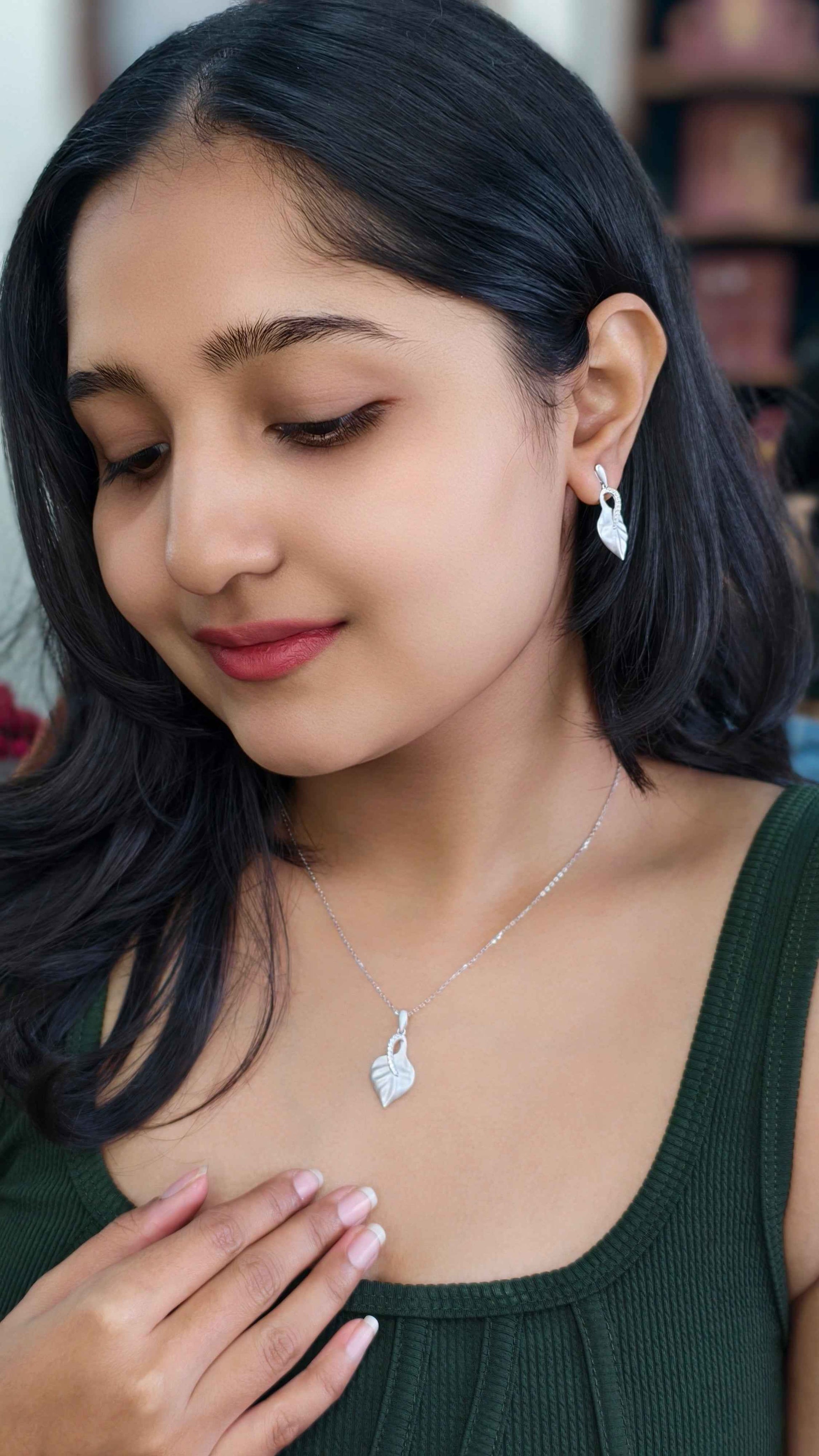 Silver Serenity Leaf Pendant Set