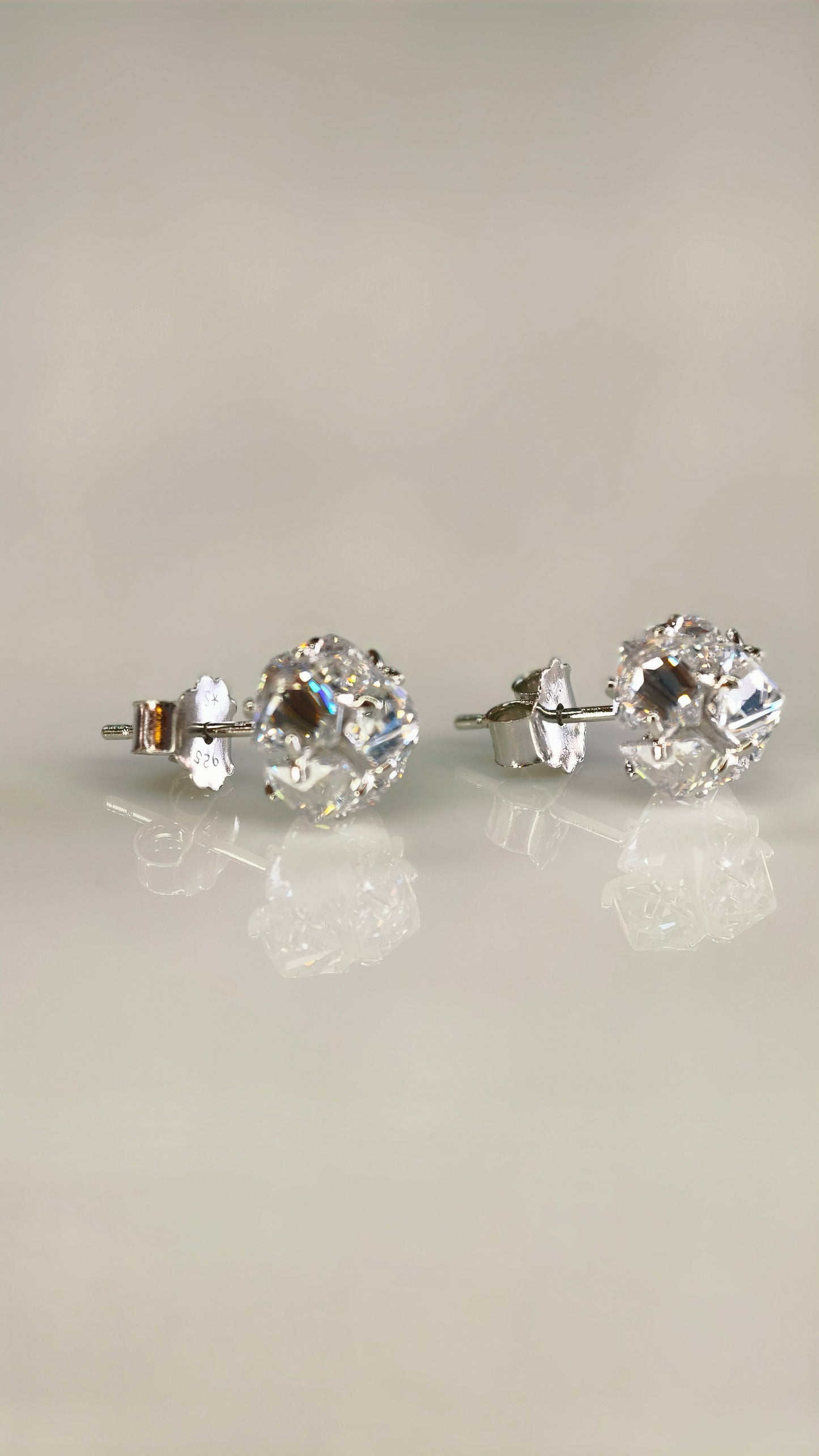 Stardust Cluster Geometric Studs